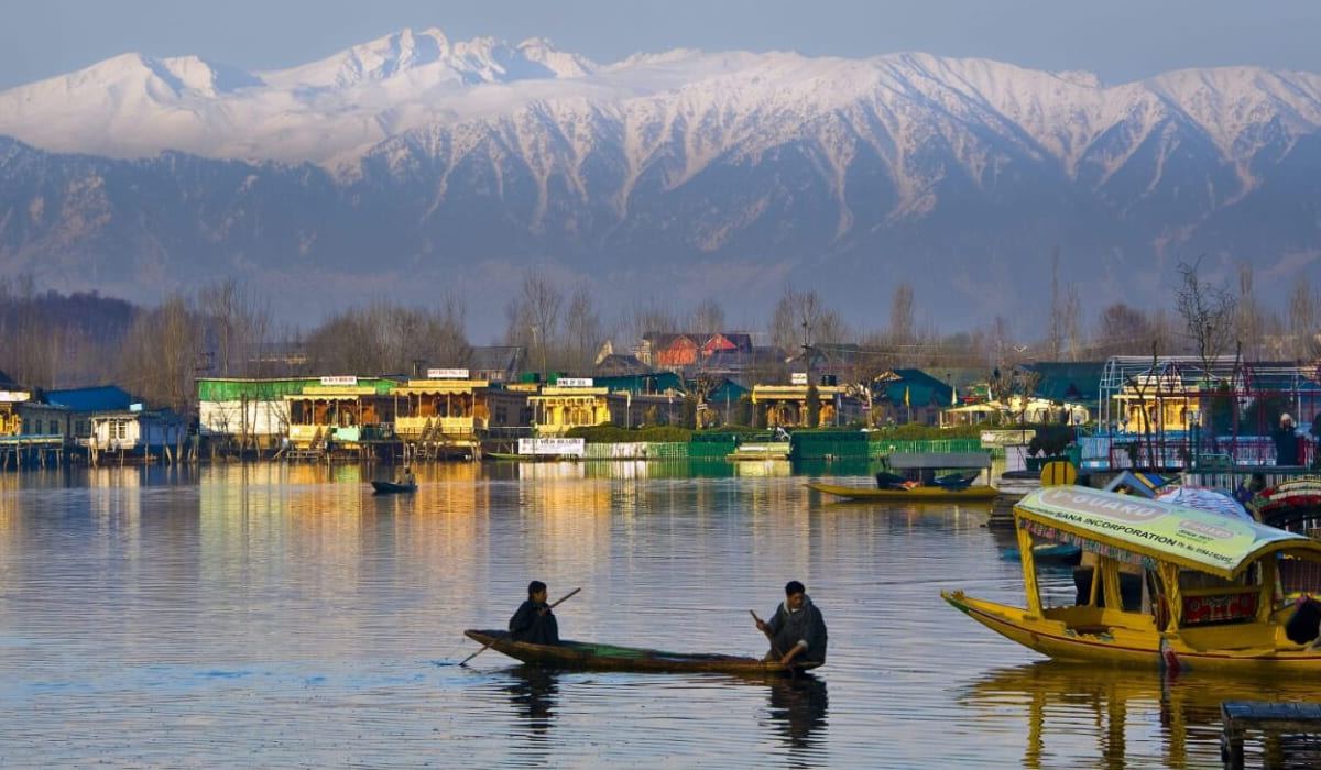 Amazing Kashmir tour package from Delhi