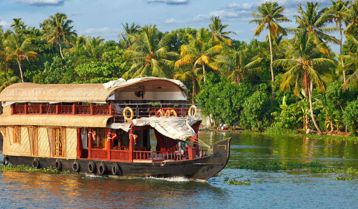 Explore Kerala tour package from Delhi